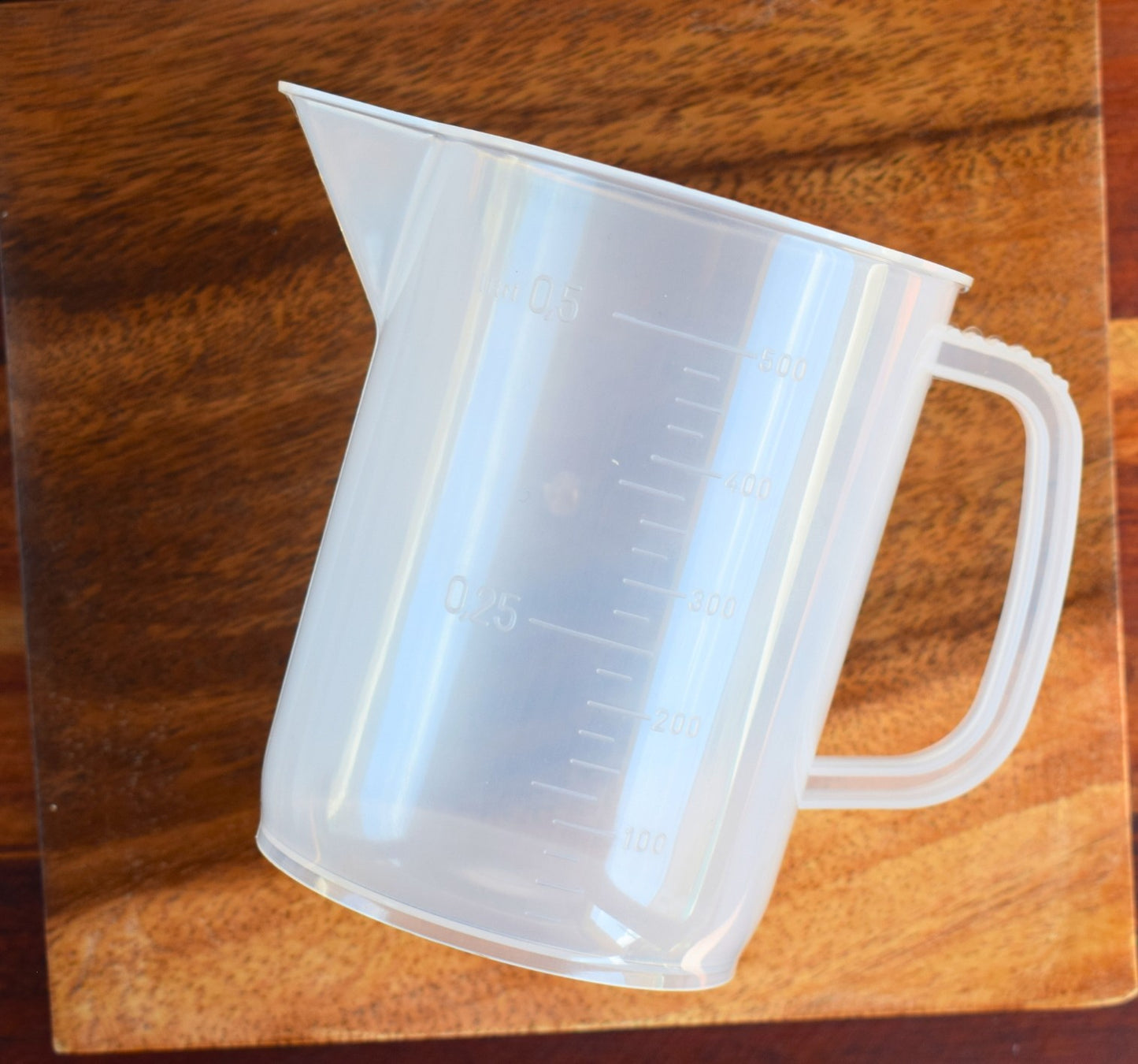 Jarra medidora para hacer velas