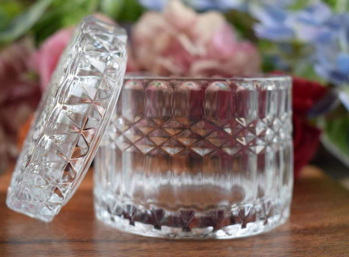 Tarro de vidrio tallado con tapa 250ml